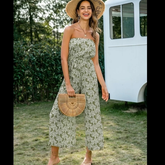 Green and White Floral Belted Tube Capri Jumpsuit - Picture 3 of 6